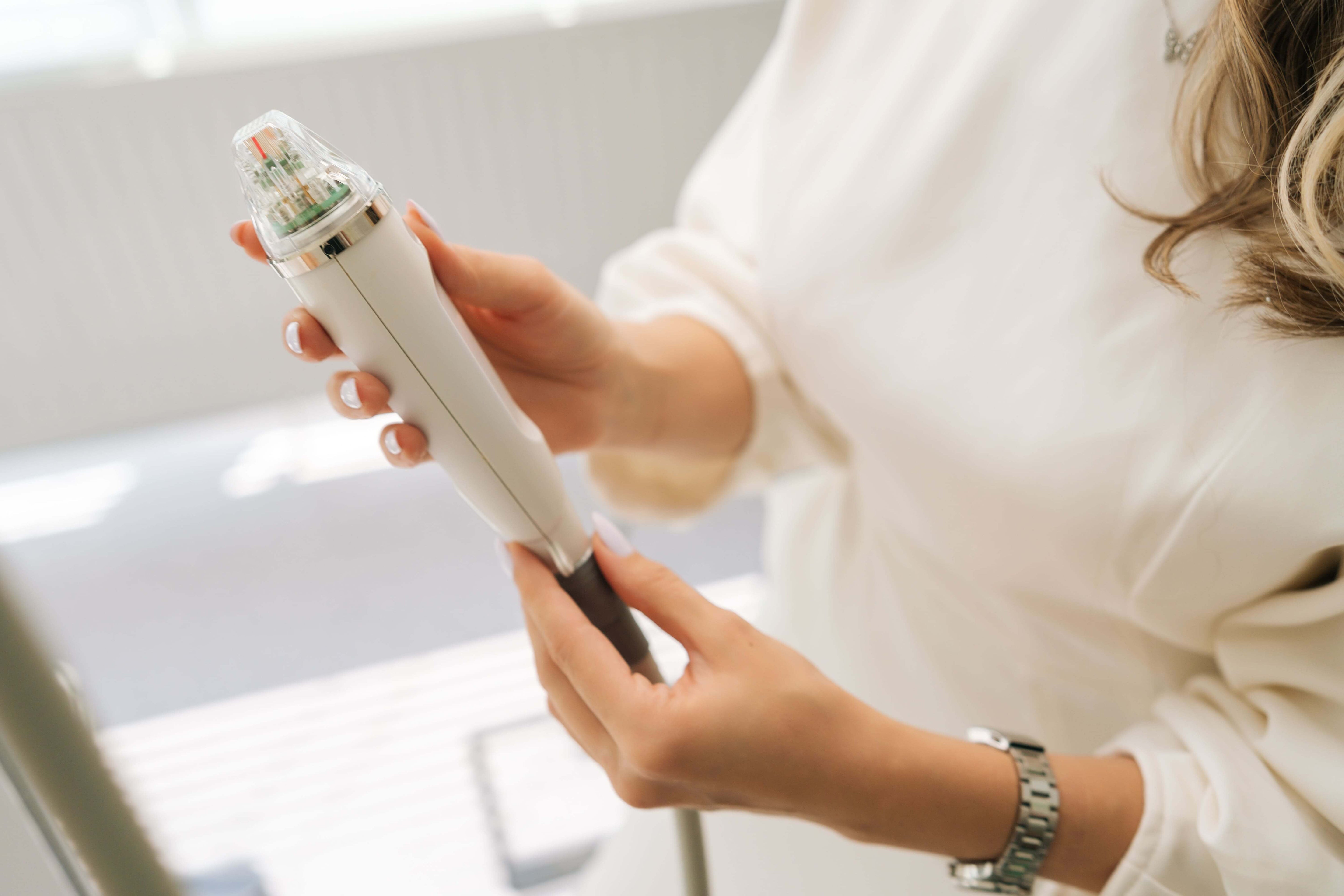 Hydrafacial Cilt Bakımı Nedir? Profesyonel Cilt Bakım Cihazı Seçim Rehberi